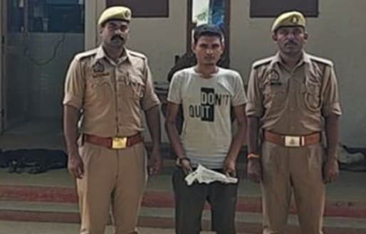चोरी की बाइक और तमंचे के साथ युवक गिरफ्तार, पुलिस टीम पर फायरिंग का आरोप