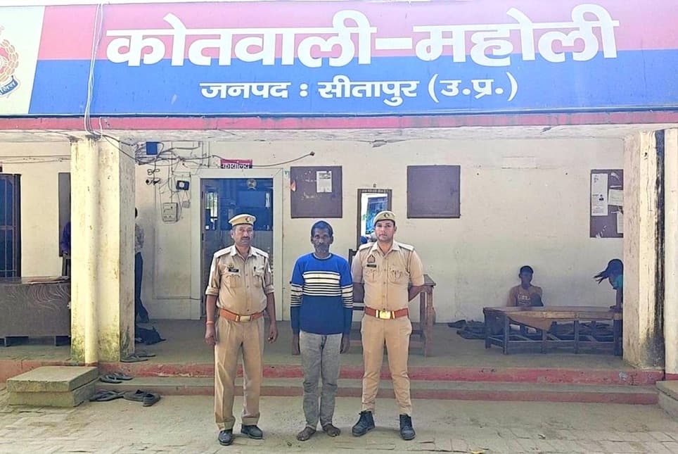 सीतापुर में पुलिस का अभियान, 10 वांछित और वारंटी अभियुक्त गिरफ्तार
